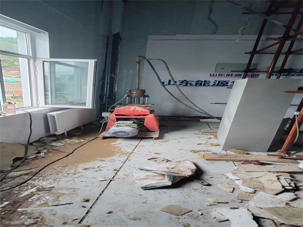 雷鸣镇地基基础下沉墙体裂缝加固注浆顶升施工